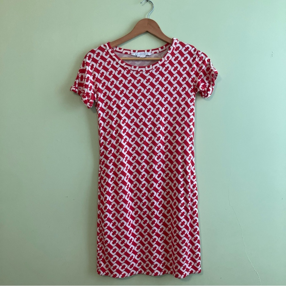 100% Silk Diane Von Furstenberg Women’s SZ 2 Red and White Geometric Dress